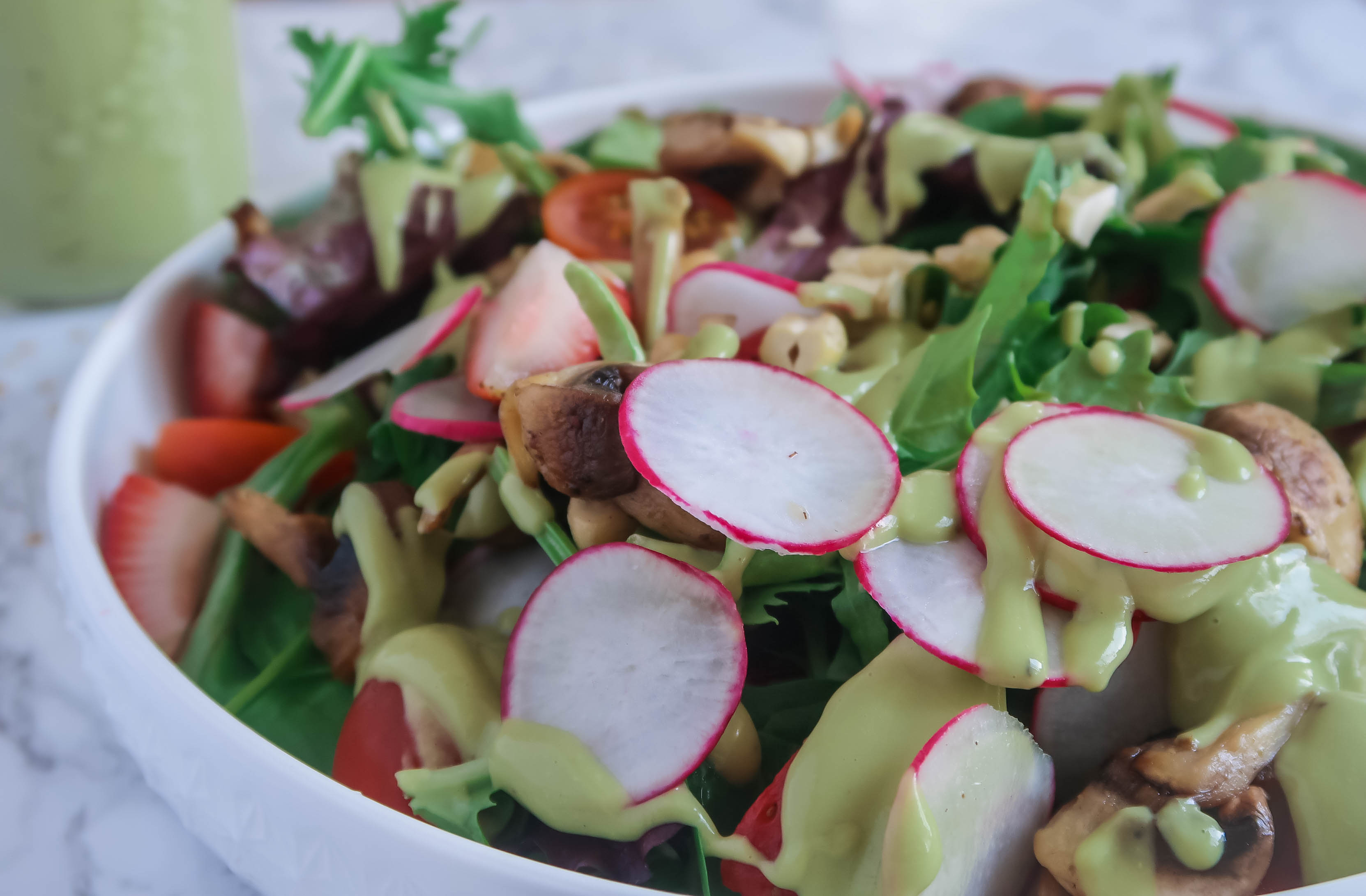 Summer Salad with Strawberries, Mushrooms and Cashews
